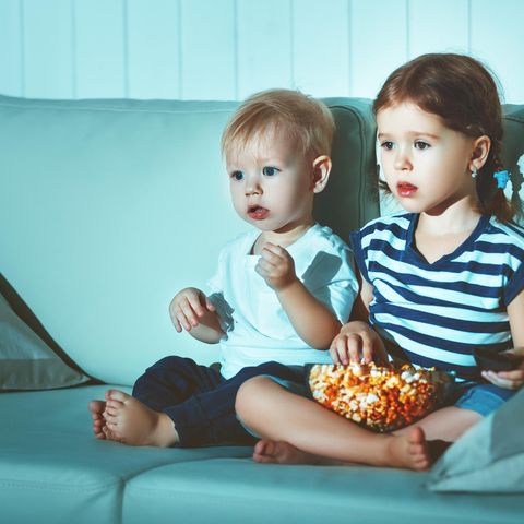 Kinder vor dem Fernseher