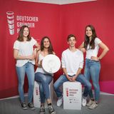 Platz 5: Team BackUp - HAP Grieshaber Gymnasium Reutlingen, Baden-Württemberg BackUp sagt Rückenschmerzen den Kampf an! Ein System aus am Rücken befestigten Sensoren und einer App informiert den Nutzer, wenn er sich zu lange in einer gekrümmten Haltung befindet und gibt Tipps für eine gesündere Haltung.