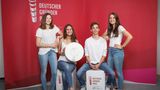 Platz 5: Team BackUp - HAP Grieshaber Gymnasium Reutlingen, Baden-Württemberg BackUp sagt Rückenschmerzen den Kampf an! Ein System aus am Rücken befestigten Sensoren und einer App informiert den Nutzer, wenn er sich zu lange in einer gekrümmten Haltung befindet und gibt Tipps für eine gesündere Haltung.
