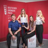 Platz 9: Caution11 - Kaufmännische Schulen Rheine des Kreises Steinfurt, Rheine, NRW Caution 11 warnt vor Gefahren im Straßenverkehr. Rettungsfahrzeuge werden mit Sendern und private Autos mit Empfängern ausgestattet. Autofahrer werden in Echtzeit über das nahende Einsatzfahrzeug informiert und können rechtzeitig ausweichen.