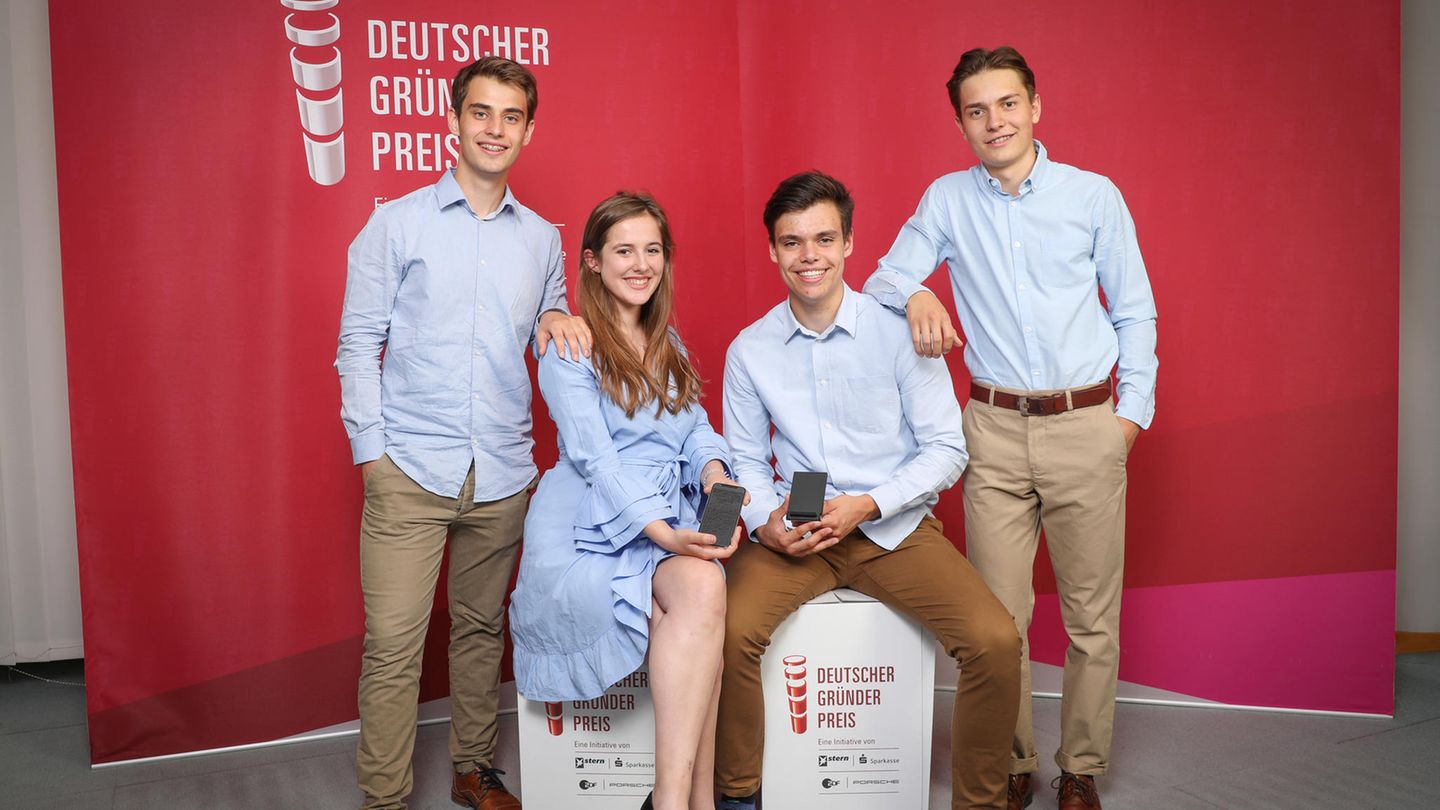 Platz 8: Found It! - Internatsschule Schloss Hansenberg Geisenheim, Hessen Found It! ist ein kleiner Sender, der an Gegenständen angebracht werden kann, die man leicht verlegt. Über eine App lassen sich diese Gegenstände orten. Die App schlägt auch Alarm, wenn man im Begriff ist, einen Gegenstand zu verlieren.