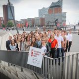Deutschlands beste Schüler-Gründer bei der Siegerehrung in Hamburg.