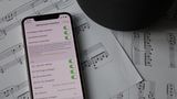 Auf dem iPhone kann man viele Details einstellen, etwa ob Siri auf die eingegangenen Nachrichten zugreifen darf.
