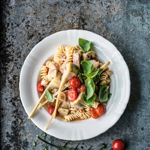 Fusilli mit Tomaten, Artischocken und Thunfisch – ob sie gelingen, hängt von der Technik ab