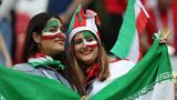 Sie haben Grund zum Lachen: Aktivisten sind zuversichtlich, dass die WM in Russland und die erstmalige Freigabe der Teheraner Arena zu einer generellen Aufhebung des Stadionverbots für Frauen führen kann.