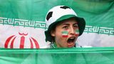 Grund des Verbots: Der erzkonservative Klerus ist der Ansicht, dass Frauen in Fußballstadien mit frenetischen männlichen Fans und markigen Slogans nichts zu suchen haben. Die Begeisterung der Iranerinnen am Mittwoch sollte die Verantwortlichen überzeugen, dass dies nicht so ist.