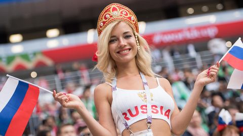 Bei der WM 2018 wird diese Blondine als die schönste Unterstützerin Russlands gefeiert
