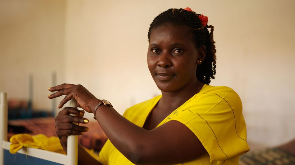Uganda: Kigula im Schlafsaal des Gefängnisses. Sie verbrachte 16 Jahre in der Anstalt, nachdem sie des Mordes an ihrem Mann Constantine für schuldig befunden wurde Kigula im Schlafsaal des Gefängnisses. Sie verbrachte 16 Jahre in der Anstalt, nachdem sie des Mordes an ihrem Mann Constantine für schuldig befunden wurde