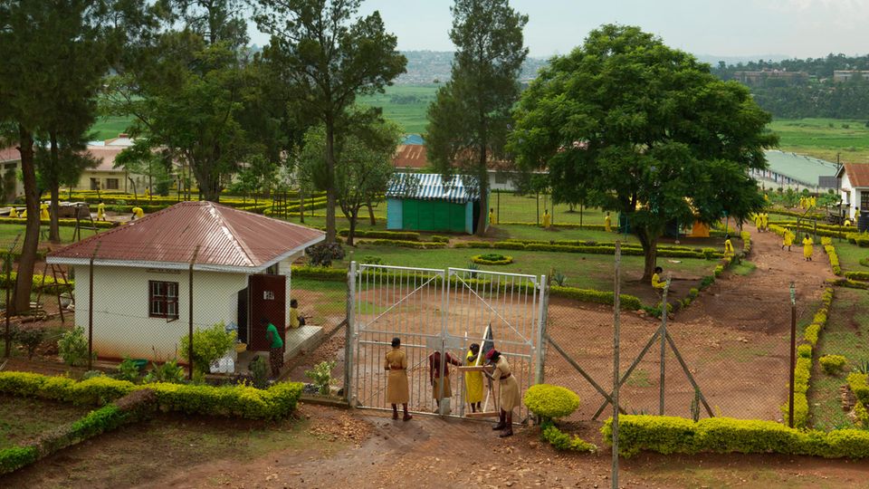 Das Außengelände des Luzira-Gefängnisses am Rande Kampalas