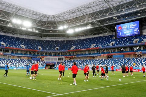 Die serbische Nationalmannschaft beim Abschlusstraining im Stadion von Kaliningrad