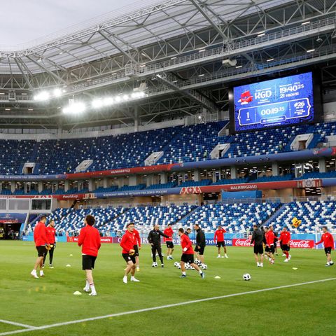 Die serbische Nationalmannschaft beim Abschlusstraining im Stadion von Kaliningrad