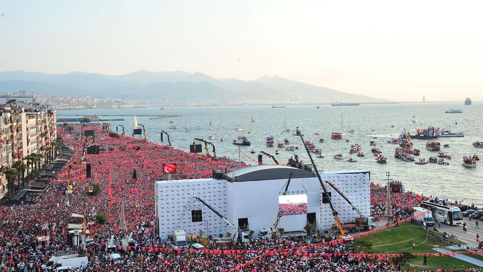 Wahlkampfveranstaltung des türkischen Präsidentschaftskandidaten Muharrem Ince Donnerstagabend in Izmir
