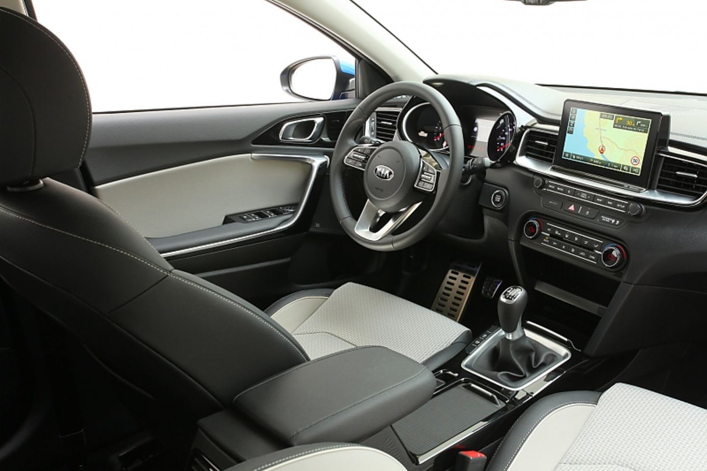 Kia Ceed 1.4 T-GDI - vorne betont aufgeräumt
