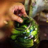 Salzgurke  In ganz Russland geschätzt: die Salzgurken werden durch Milchsäuregärung haltbar gemacht. Und schmecken am besten nach dem Wodkatrinken. Mehr dazu in Bild 9.