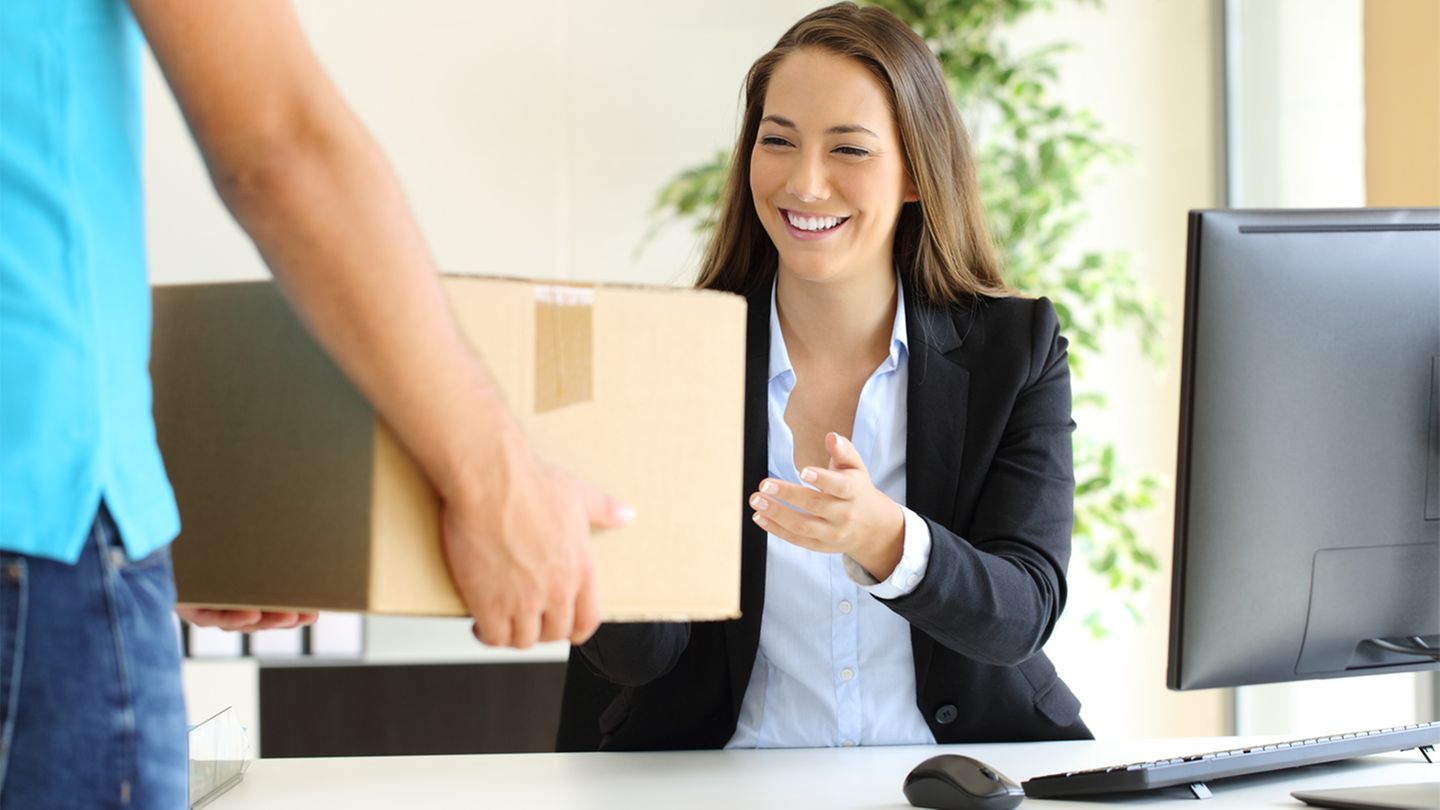 Ob private Pakete an den Arbeitsplatz okay sind, hängt vom Arbeitgeber ab