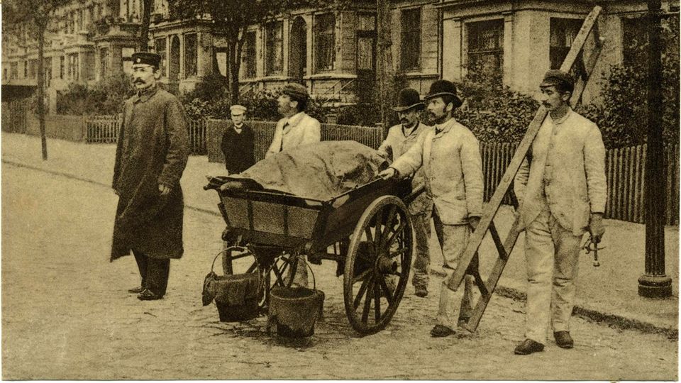 Eine Desinfektionskolonne in Hamburg 1892.