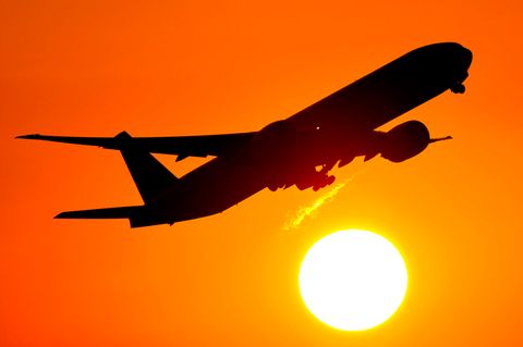 Auch wenn die Billigflieger bocken: Wer einen Flug nicht antritt, kann aber auf jeden Fall Steuern und Gebühren zurück­fordern.