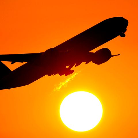 Auch wenn die Billigflieger bocken: Wer einen Flug nicht antritt, kann aber auf jeden Fall Steuern und Gebühren zurück­fordern.