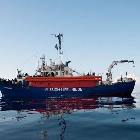 Ein Schiff der "Mission Lifeline"