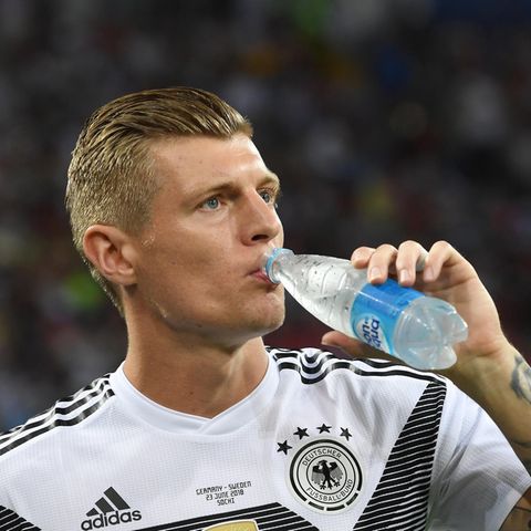 Toni Kroos trinkt