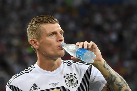 Toni Kroos trinkt