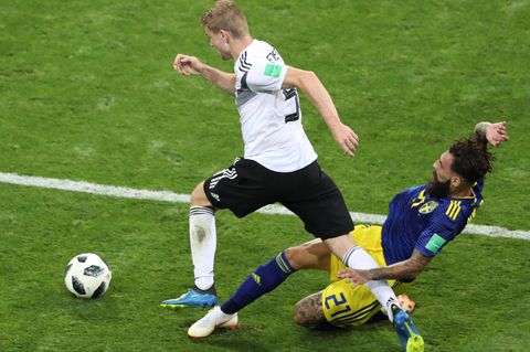 Fußball-WM: Morddrohungen gegen den Schweden, der hier Kroos-Freistoß verursachte