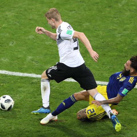 Fußball-WM: Morddrohungen gegen den Schweden, der hier Kroos-Freistoß verursachte