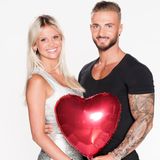 "Love Island" Liebespaar Stephanie Schmitz (23) und ihr Verlobter Julian Evangelos (25)