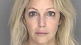 Nach der Scheidung von Richie Sambora ging es für Heather Locklear bergab. Ihr Ex-Mann datete ihre einst beste Freundin Denise Richards, die Rollenangebote blieben aus und Locklear hatte Alkohol- und Drogenprobleme. 2008 wurde die Schauspielerin festgenommen, weil sie unter Drogeneinfluss Auto gefahren war und zu drei Jahren auf Bewährung verurteilt. Zudem ließ sich der einstige Serienstar wegen Angstzuständen und Depressionen behandeln.