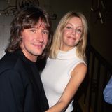 Nur ein Jahr nach ihrer Scheidung heiratete Heather Locklear erneut einen Musiker: 1994 ehelichte sie Richie Sambora, Gitarrist bei Jon Bon Jovi. Die Ehe wurde 2007 geschieden. Sambora soll seine Frau betrogen haben.