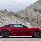 Nach 3,4 Sekunden erreicht der Aston Martin DBS Superleggera die 100 km/h-Marke