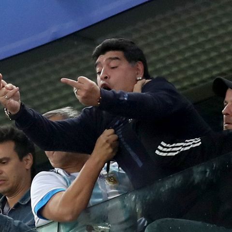 Diego Maradona feiert den Sieg Argentiniens gegen Nigeria auf seine Weise