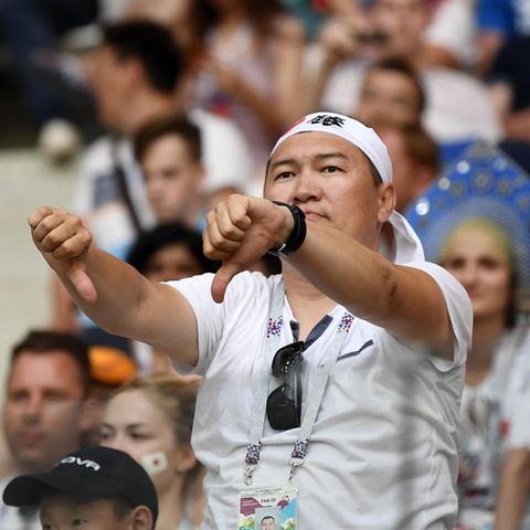 Ein enttäuschter japanischer Fan während des Spiels gegen Polen