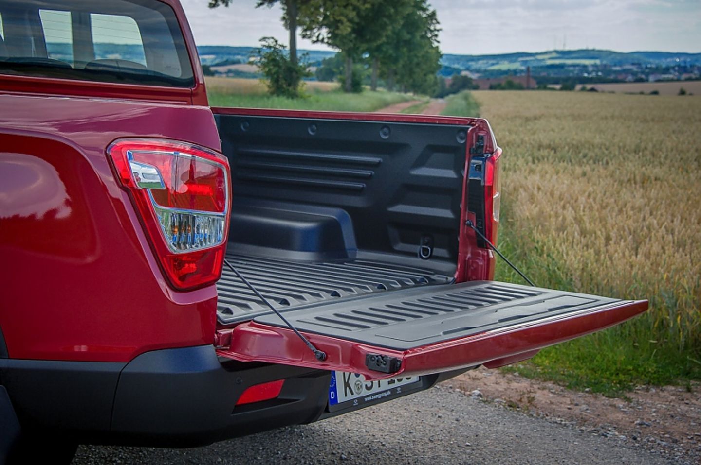 SsangYong Musso e-XDi 220 - manuell wird aufgeklappt