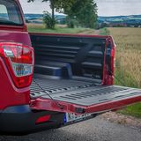 SsangYong Musso e-XDi 220 - manuell wird aufgeklappt