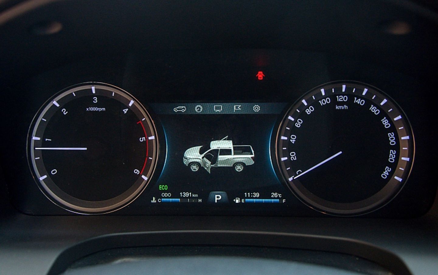 SsangYong Musso e-XDi 220 - ein übersichtliches Cockpit