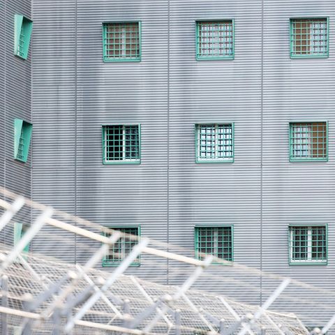 Das Flughafengefängnis in Kloten im Kanton Zürich.  Auch hier landen Asylsuchende, die Abgeschoben werden sollen