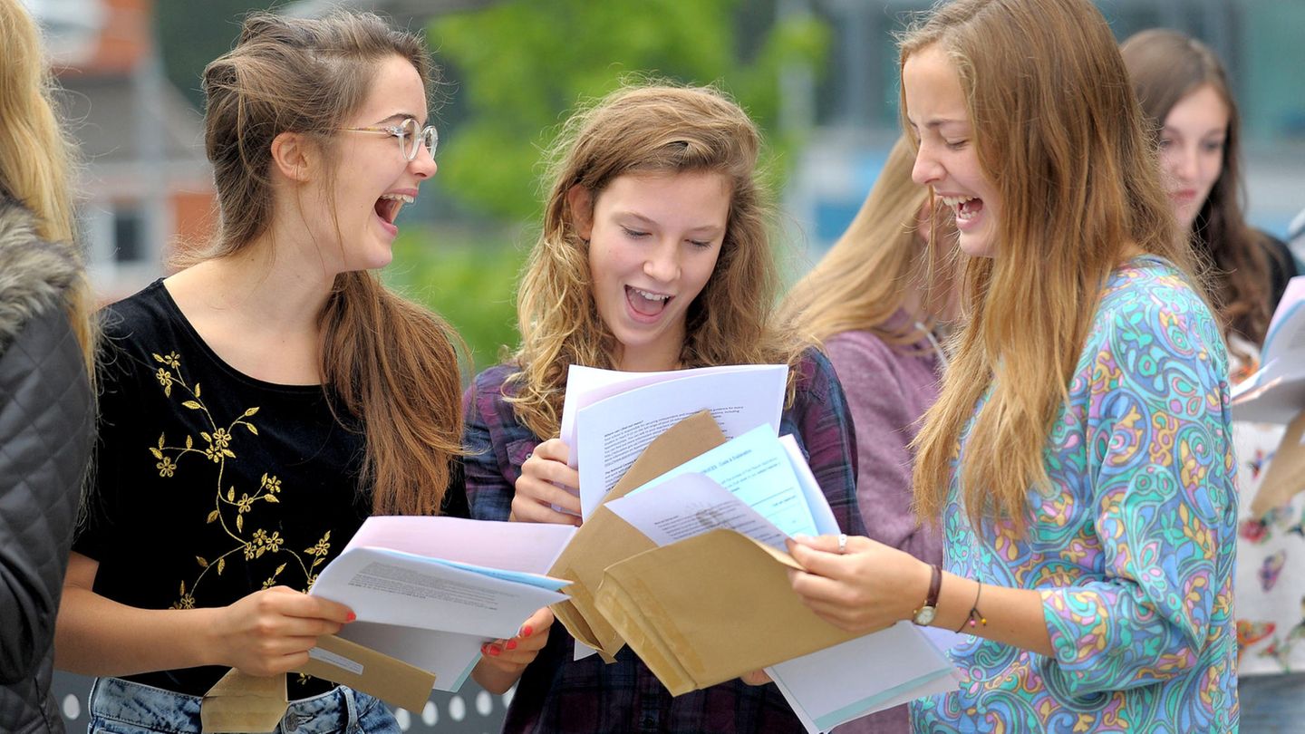 Am letzten Schultag wartete eine Schülerin aus Emden vergeblich auf ihr Zeugnis – die Klassenlehrerin verweigerte ihr die Übergabe (Symbolbild)
