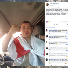 Dieser Fan aus England ließ sich den WM-Pokal auf den Bauch tätowieren