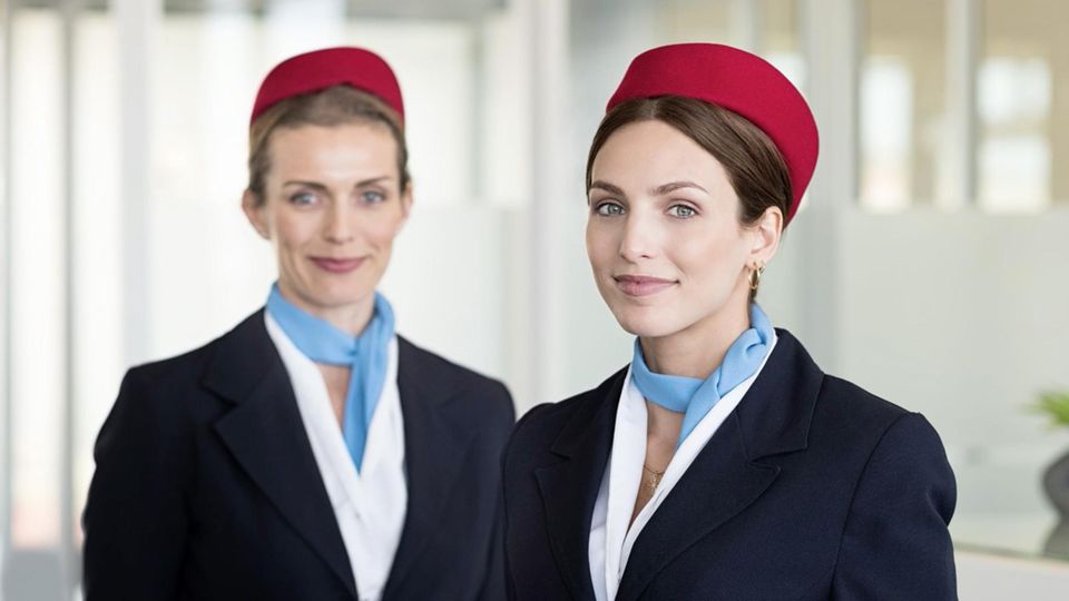 Kommunikationsstrategie: Geheimer Code – das sagen Flugbegleiter, wenn sie Passagiere sexy finden Kommunikationsstrategie: Geheimer Code – das sagen Flugbegleiter, wenn sie Passagiere sexy finden