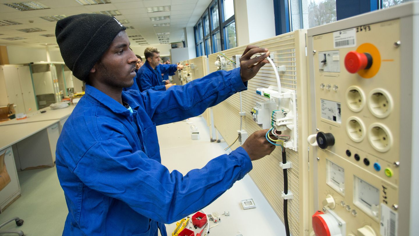 Flüchtling aus Eritrea bei einer Bildungsmaßnahme der Handwerkskammer