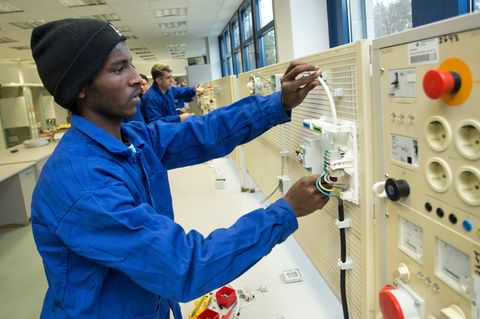 Flüchtling aus Eritrea bei einer Bildungsmaßnahme der Handwerkskammer