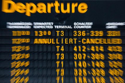 Anzeigetafel für Abflüge am Flughafen in Stuttgart