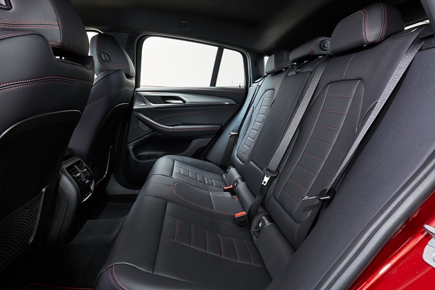 BMW X4 M40d xDrive - ausreichend Platz im Fond