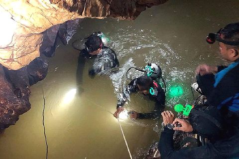 Taucher einer thailändischen Marinespezialeinheit in der Tham-Luang-Höhle