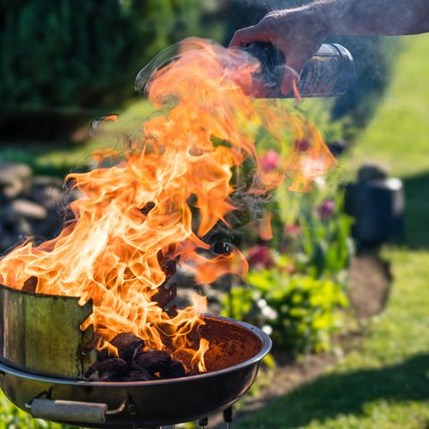 Grillen mit Holzkohle