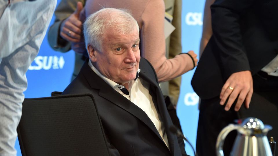 Bundesinnenminister Horst Seehofer (CSU) lehnt den Vorschlag von Kanzlerin Angela Merkel (CDU) ab