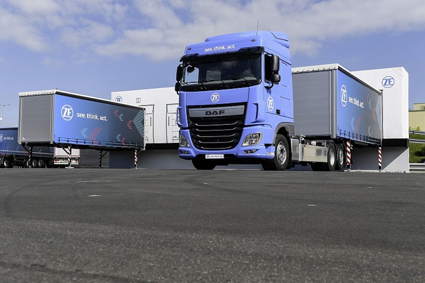 Der Robo-Truck fädelt zentimetergenau ein
