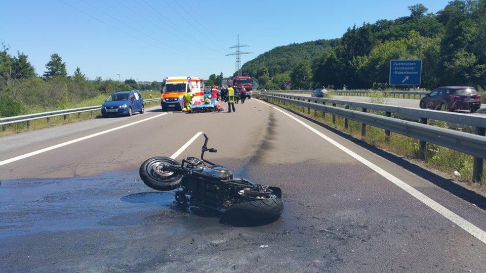 Nachrichten aus Deutschland: Unfall bei Zweibrücken auf der A8