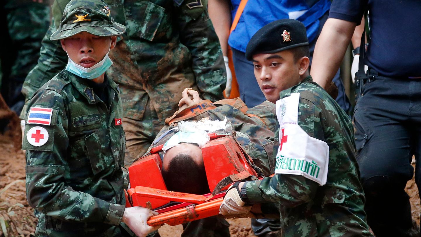 Soldaten in Thailand proben eine Evakuierung